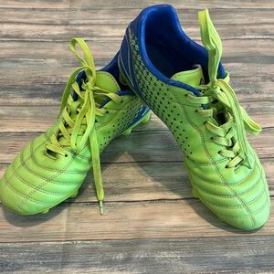 Dream Pairs Soccer Cleats